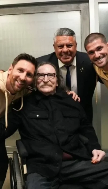 Leo Messi, Charly García, Rodrigo de Paul y Claudio Chiqui Tapia.