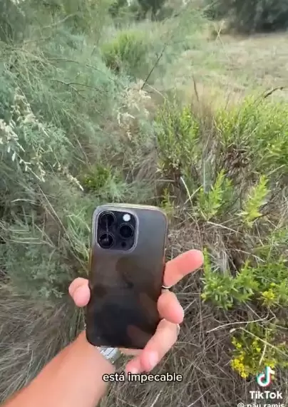 Pau Ramis rastreó y encontró su iPhone intacto.