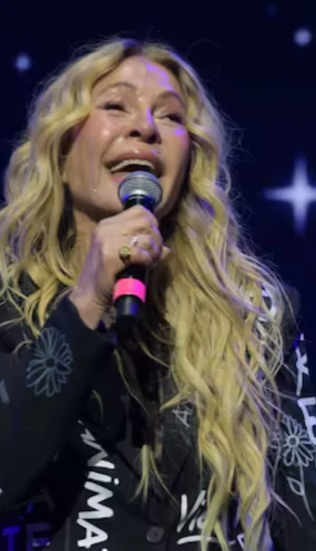 Cris Morena volvió a los escenarios en una emotiva noche junto a Erreway.