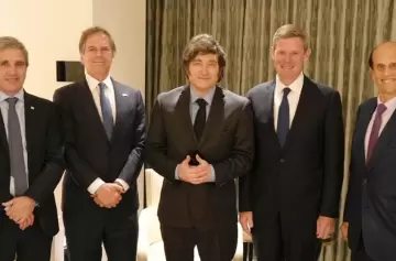 Milei regresa de su visita a Los Ángeles con la mirada puesta en las elecciones