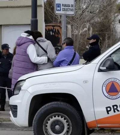 Vecinos y familiares de la víctima cuando se enteraron de la triste noticia. (Gentileza: LM Neuquén)
