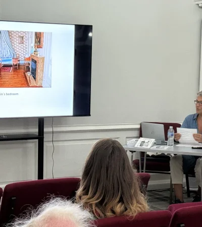 La autora Alejandra Guibert presentó su novela histórica 'La Mendocina'.