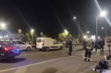 Un hombre resultó con graves heridas al ser atropellado al intentar cruzar el Acceso Este
