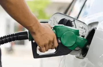 Cuánto pierde el Gobierno al diferir el aumento de los impuestos a los combustibles