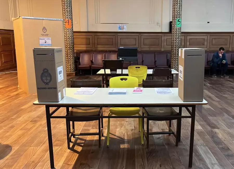 Los bonaerenses están votando bajo la mirada nacional
