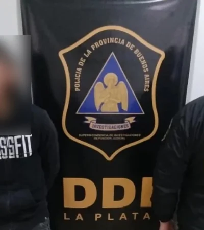 Uno de los detenidos cuando fue a emitir su voto este domingo en el marco de las elecciones legislativas de Buenos Aires/ Fuente: X