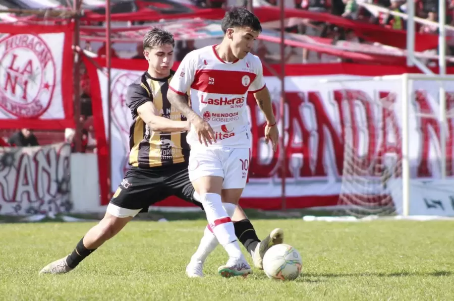 Huracán perdió y se complicó.