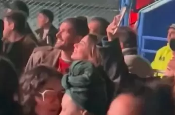 Tini Stoessel y Rodrigo De Paul sorprendieron entre el público que fue a ver a Lali