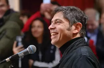 Axel Kicillof celebró la victoria de Fuerza Patria y llamó a Milei a dialogar