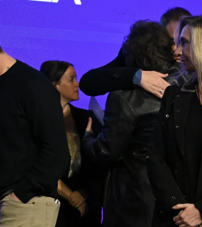 Santiago Caputo, Javier Milei y Karina Milei.