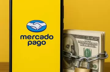 Mercado Pago frenó la venta de dólares y desató pánico minorista