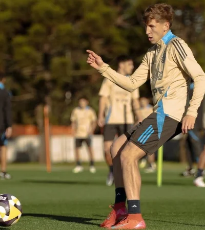 Santino Andino entrenó con la Selección Sub 20.