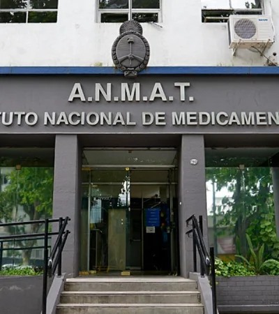 La ANMAT, junto con el Instituto Nacional de Medicamentos y el propio Ministerio de Salud, están en el ojo de la tormenta.
