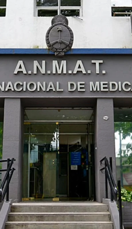 La ANMAT, junto con el Instituto Nacional de Medicamentos y el propio Ministerio de Salud, están en el ojo de la tormenta.