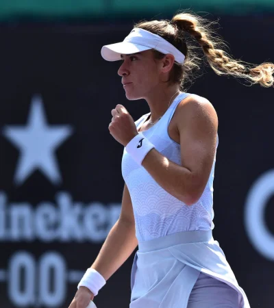 Solana Sierra deberá mejorar su saque