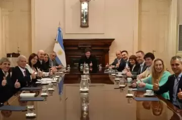 Milei reflotará una mesa política y no tocará a ningún ministro