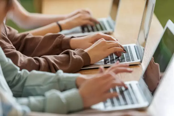 Bancos subastan computadoras.