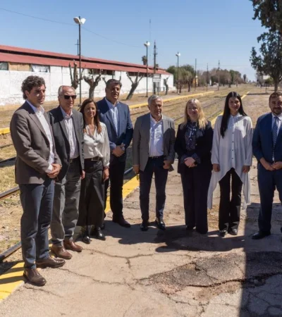 Alfredo Cornejo reunió a todos los intendentes del Este y a Matías Stevanato en la estación Libertador San Martín. /
