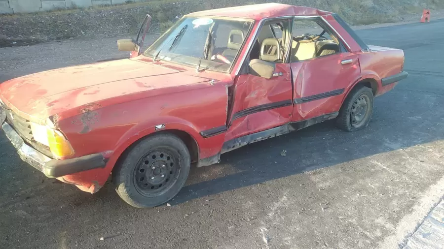 El Ford Taunus se habría quedado sin frenos.