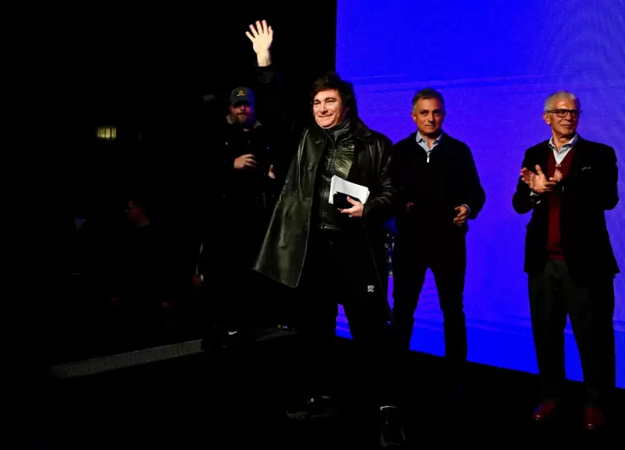 El Presidente nacionalizó los comicios