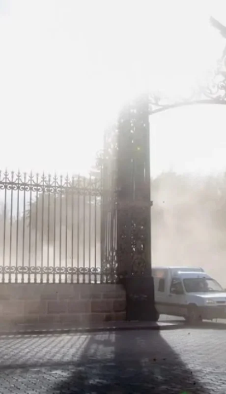 El viento Zonda sigue siendo protagonista y, según los reportes oficiales, podría llegar al llano.