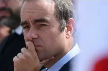 Un sólido ministro de Defensa se hace cargo del Gobierno de Francia