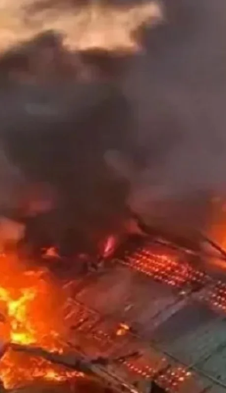 Las llamas que consumieron el rodado provocaron la muerte de su conductor. (Gentileza: radio Sudamericana)