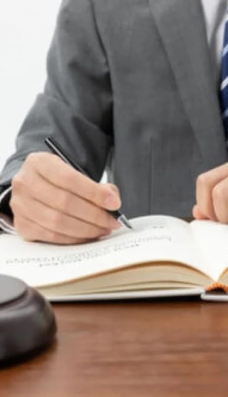 La idea es eliminar obstáculos burocráticos que no solamente son onerosos, sino también complicados.