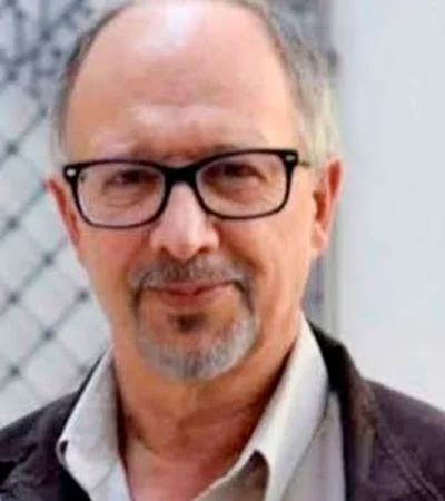 "Tenemos una niña que toma un arma y exige que venga alguien, y que la escuchen" (A. C. Santander).