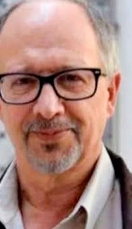 "Tenemos una niña que toma un arma y exige que venga alguien, y que la escuchen" (A. C. Santander).