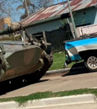 El vehículo militar, perteneciente al Regimiento 6 Blandengues, se desplazaba hacia el área ferroviaria para ser cargado en un tren.