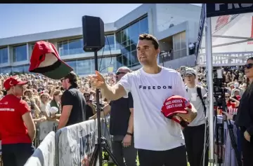 Charlie Kirk, el estandarte de los valores conservadores, es asesinado en Utah