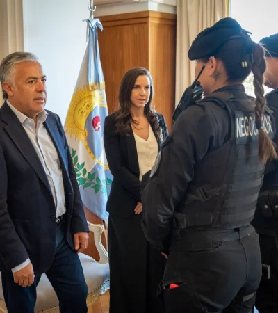 Cornejo recibió a los negociadores policiales.
