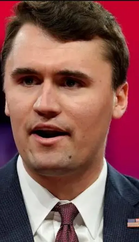 El perpetrador de la muerte de Kirk utilizó un rifle con mira de alto poder.