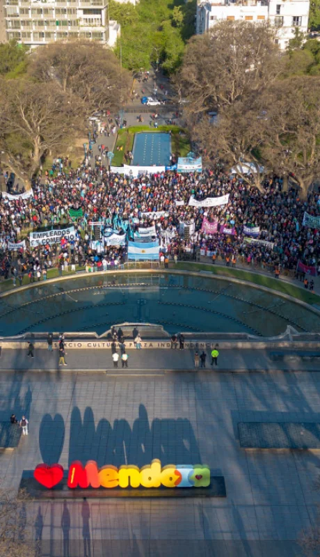 La UNCUYO vuelve a marchar en defensa de la universidad pública. (Prensa Universidad Nacional de Cuyo)