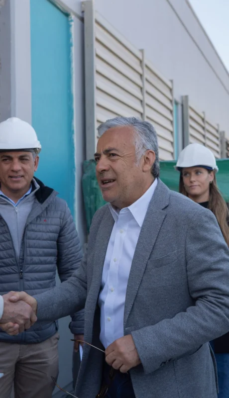 Alfredo Cornejo visitó el Hospital Notti. (Prensa Gobierno de Mendoza)