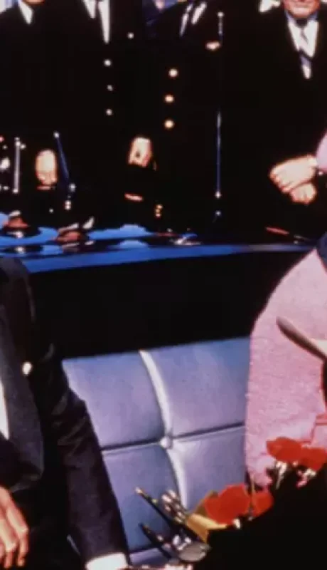 John F. Kennedy, minutos antes de perder la vida tras un disparo.