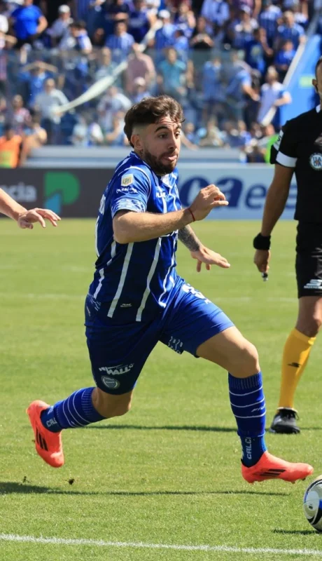 Auzmendi, delantero de Godoy Cruz.