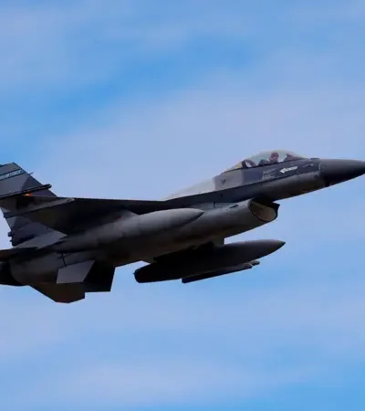 Aeronave de la fuerza aérea rumana controla la frontera con Ucrania./