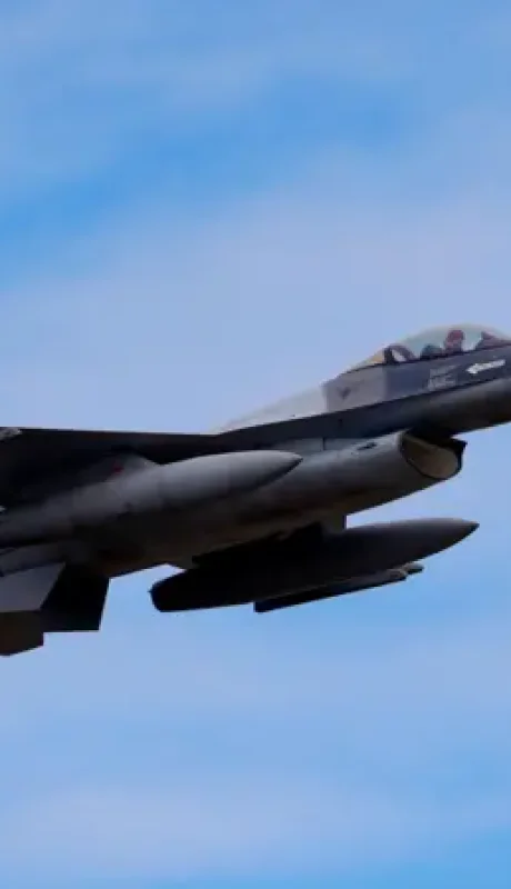 Aeronave de la fuerza aérea rumana controla la frontera con Ucrania./