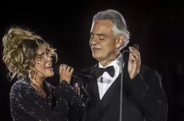 Andrea Bocelli y Karol G unieron sus voces en el Vaticano en el show global por la paz