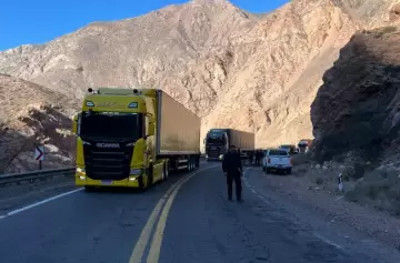 Grave accidente en Ruta 7: un motociclista sufrió heridas severas tras chocar con un camión