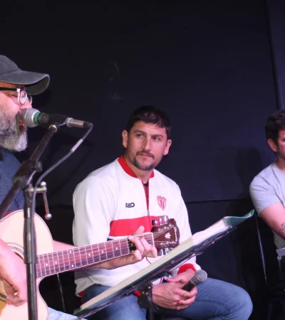 Aguilera, Azor y Tumbarello, en un espectáculo cultural y futbolero.