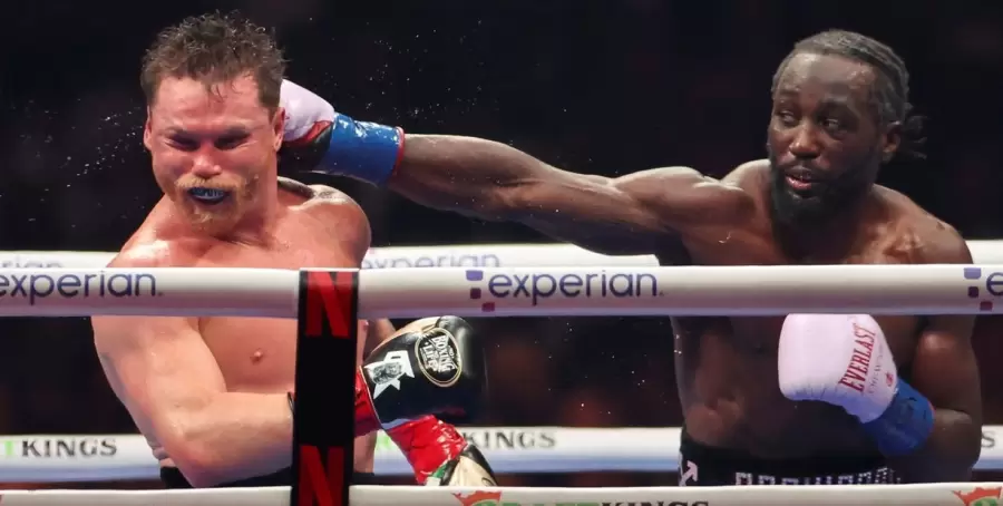 El mundo sigue conmovido por la gran victoria de Crawford.