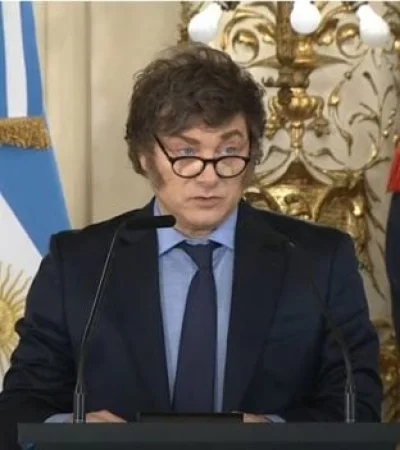 El mandatario mostró una impronta más prudente y aperturista, pero no negocia los lineamientos de su plan de gobierno.