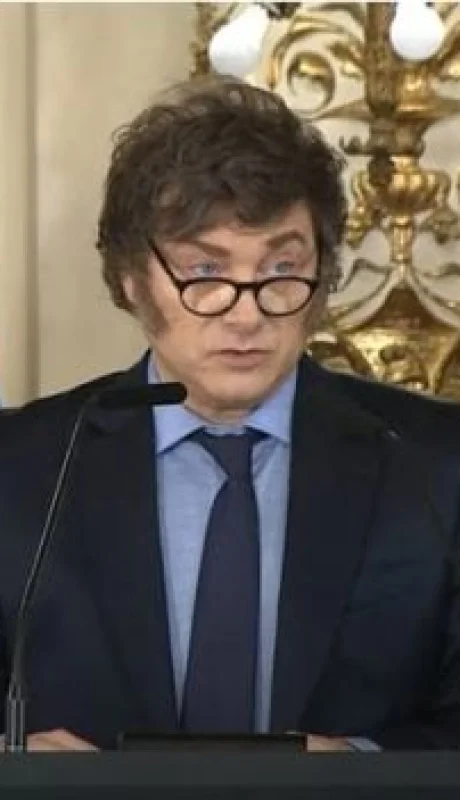 El mandatario mostró una impronta más prudente y aperturista, pero no negocia los lineamientos de su plan de gobierno.