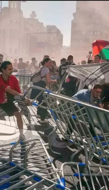 Un gran evento del ciclismo se empañó por manifestantes extremistas y un Gobierno español que politiza el deporte.