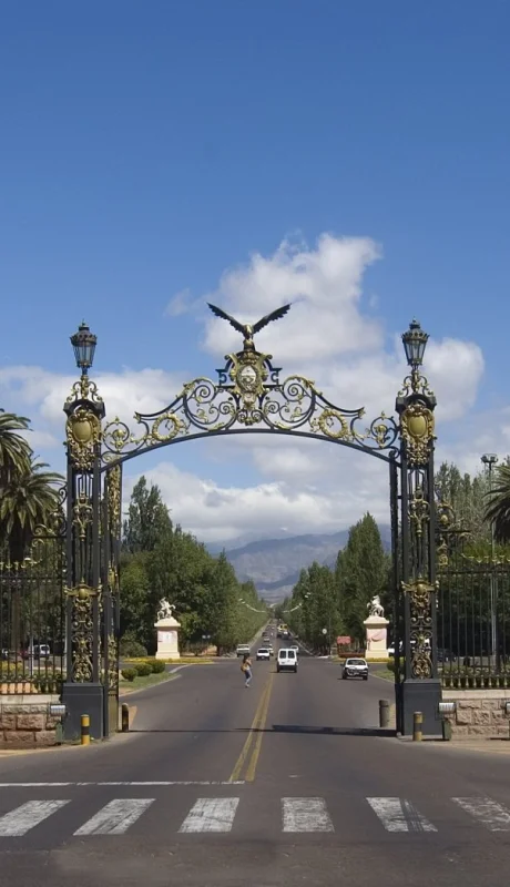 Portones del Parque San Martín
