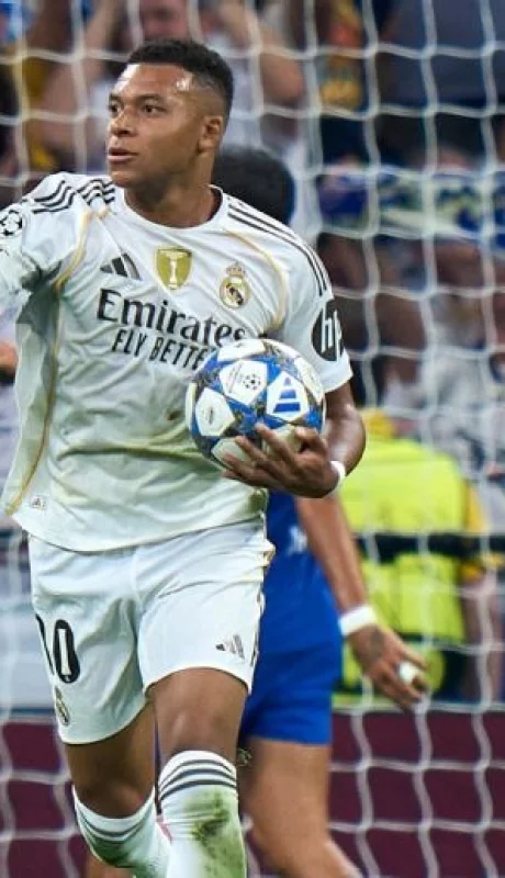 Mbapeé marcó dos goles