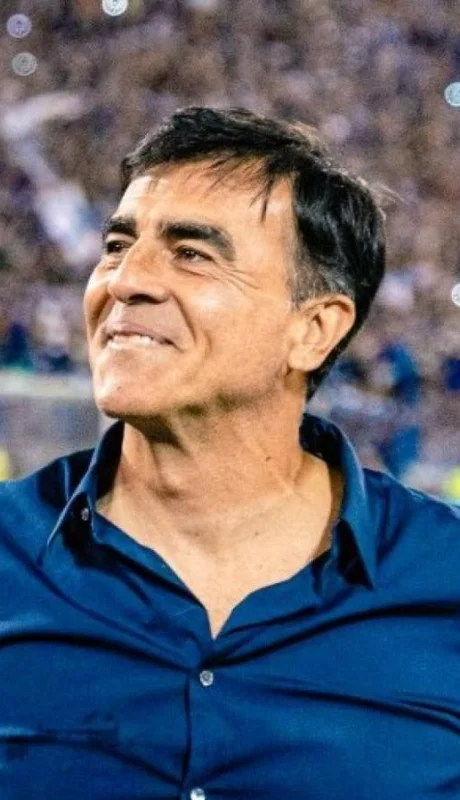 Gustavo Quinteros, nuevo DT del Rojo